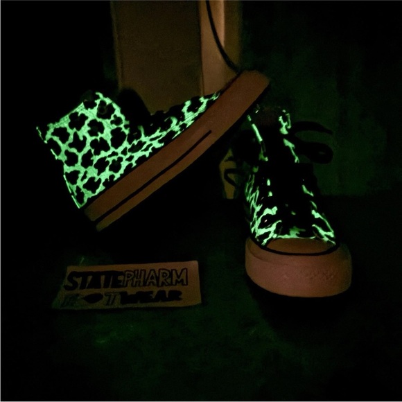 Converse Chuck 70 Hi Cheetah Print Glow In The Dark Leather Shoes Women's 6.5 - Picture 3 of 6